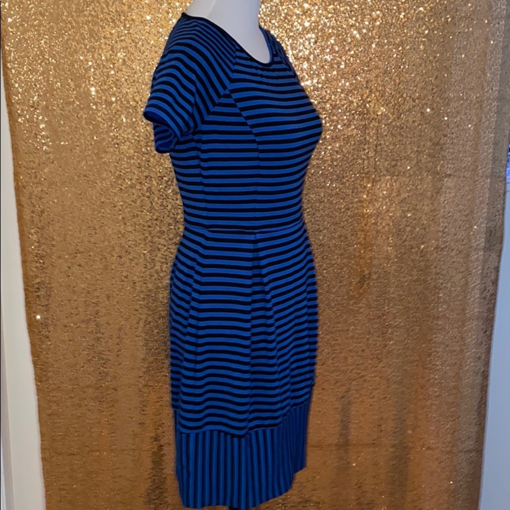 ✨Black & Blue Mid dress - Picture 4 of 9